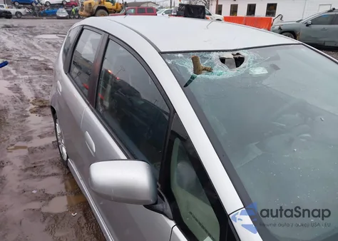 2011 Honda Fit Sport z USA, uszkodzony, nr VIN JHMGE8H52BC017400